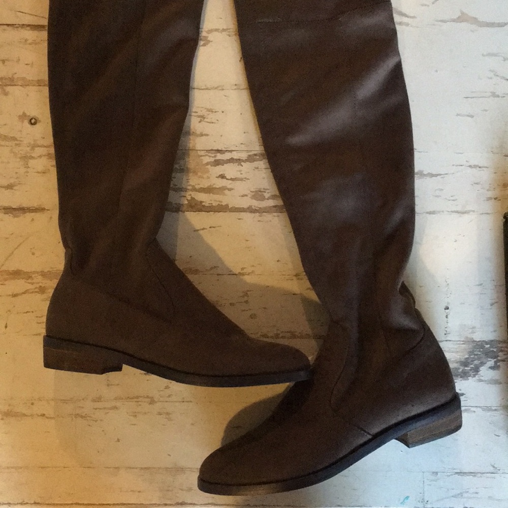 Like new Vince Camuto high boots